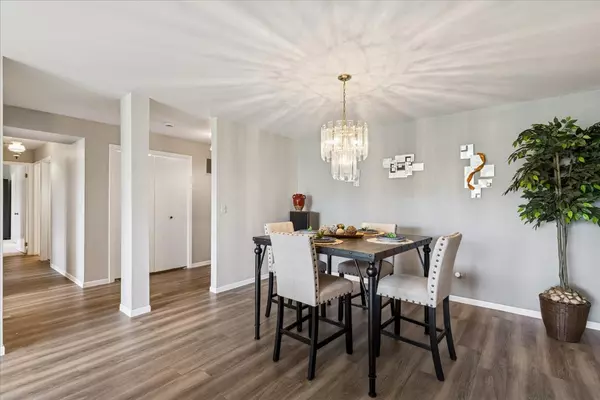 Niles, IL 60714,8100 W Foster Lane #410