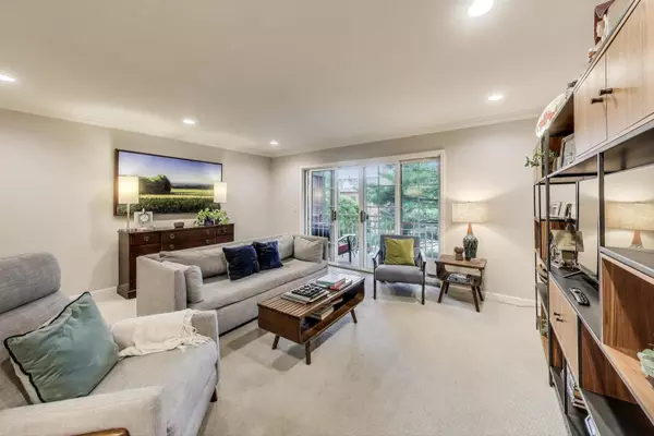 Glenview, IL 60025,1234 Depot Street #203