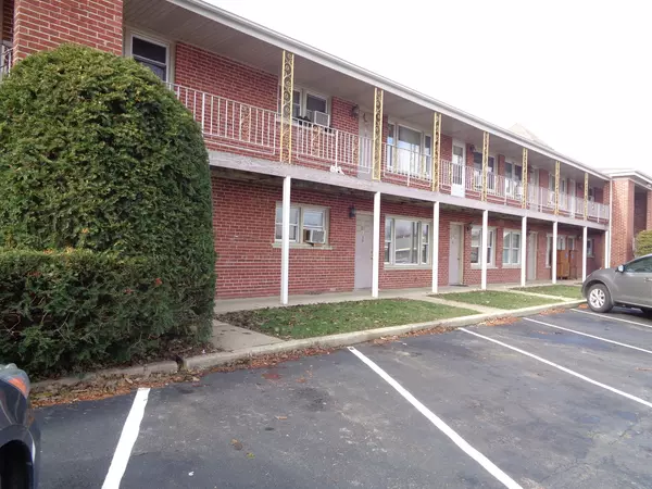Wheaton, IL 60187,1340 N main Street #B11