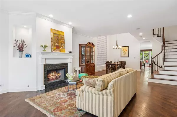 Chicago, IL 60612,2209 W Erie Street