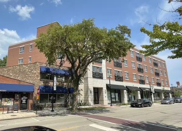 Highland Park, IL 60035,555 Roger Williams Avenue #203
