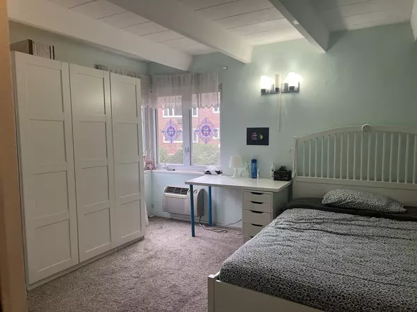 Chicago, IL 60660,1954 W HOOD Avenue #1B