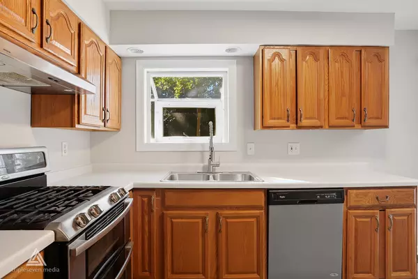 Dekalb, IL 60115,910 Dawn Court