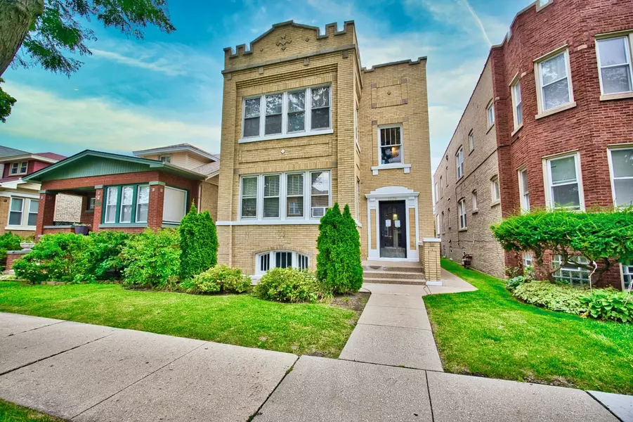 6609 N Artesian Avenue, Chicago, IL 60645