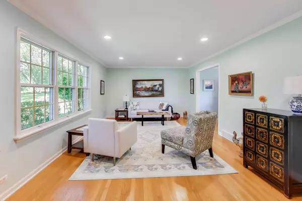 Barrington, IL 60010,21301 N Woodland Avenue