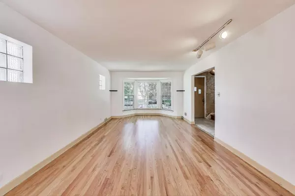 Chicago, IL 60625,2637 W Catalpa Avenue