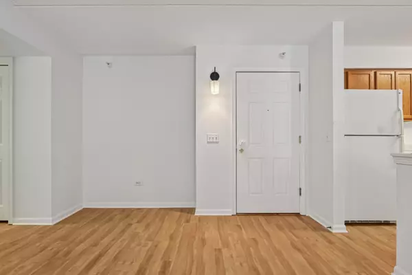 River Forest, IL 60305,435 William Street #205