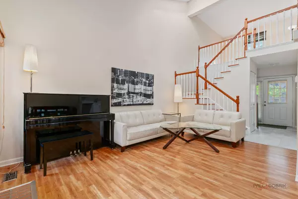 Hoffman Estates, IL 60169,989 BUTTER CREEK Court #989