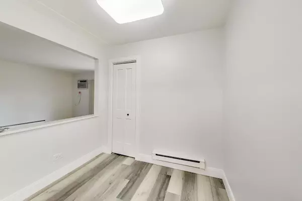 Crestwood, IL 60418,5333 Waterbury Way #503A