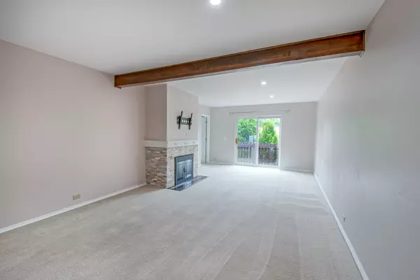 Northfield, IL 60093,1721 Northfield Square #E