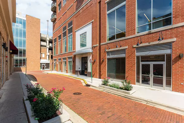 Oak Park, IL 60301,1124 Lake Street #411
