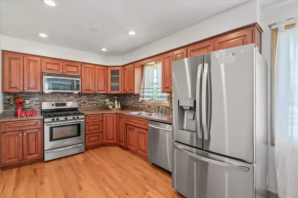 Burbank, IL 60459,8436 Moody Avenue