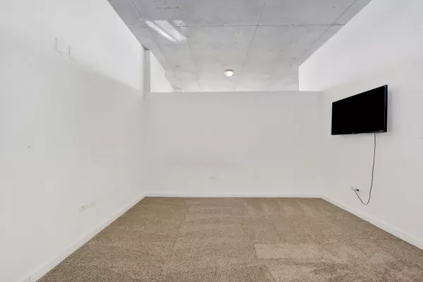 Chicago, IL 60616,1720 S Michigan Avenue #2405