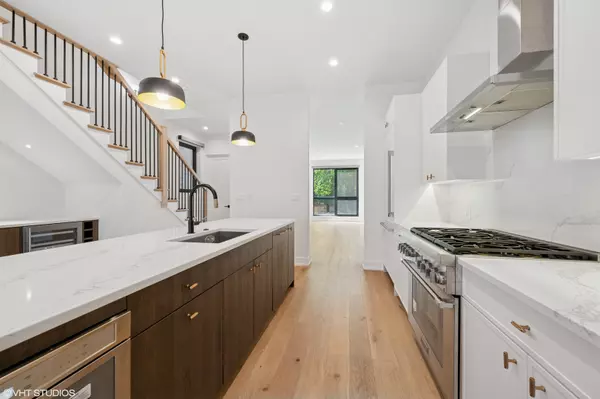 Chicago, IL 60642,1530 W Ohio Street