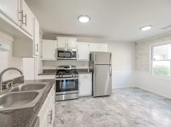 Alsip, IL 60803,12738 S Kenneth Avenue #E