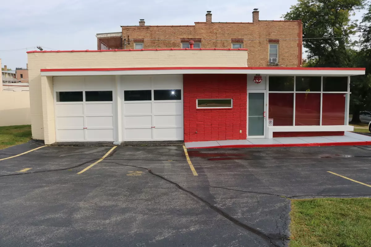 Woodstock, IL 60098,129 E SOUTH Street