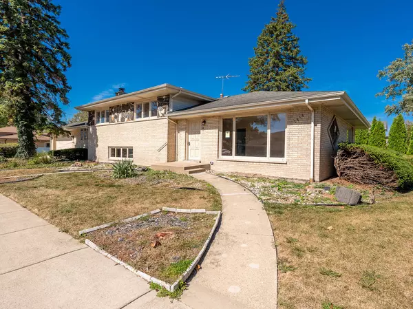 2858 Kensington Avenue, Westchester, IL 60154