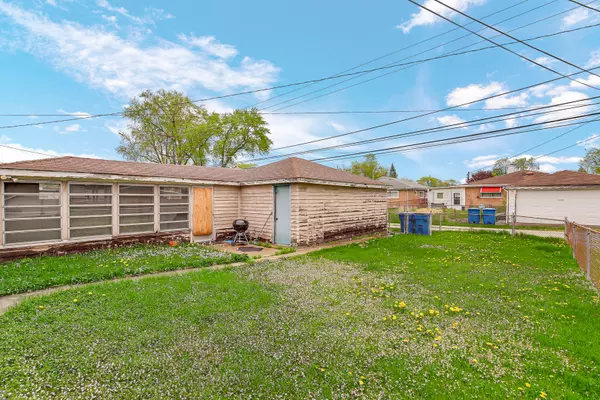 Calumet City, IL 60409,1383 Greenbay Avenue