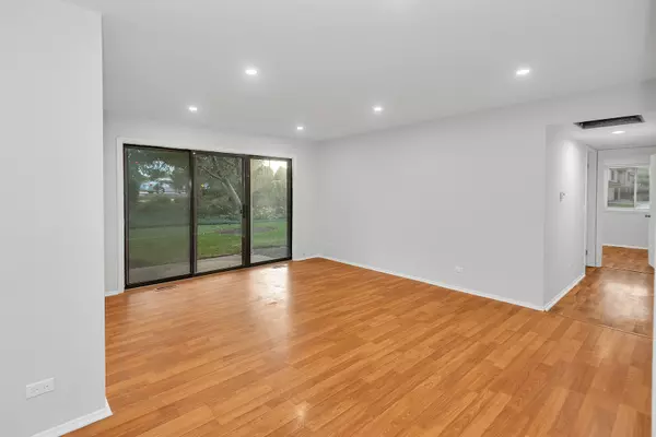 Wheeling, IL 60090,1059 Southbury Lane #D1