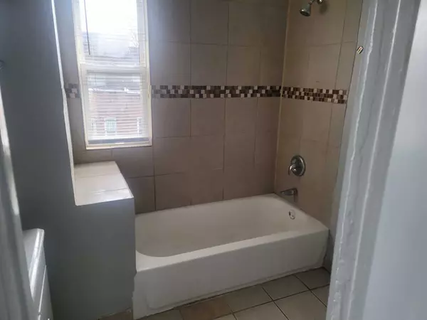 Chicago, IL 60637,6506 S Eberhart Avenue