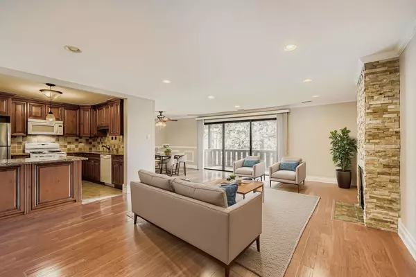 Palos Hills, IL 60465,11206 Cottonwood Drive #22D