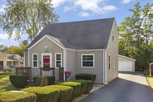 Crest Hill, IL 60403,1611 N RAYNOR Avenue