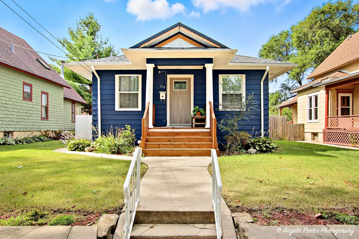 Elgin, IL 60123,210 Orchard Street