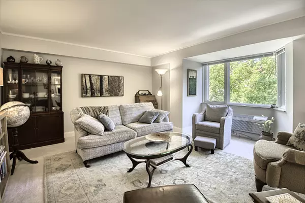 Evanston, IL 60201,1020 Grove Street #301