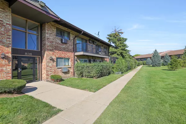 Prospect Heights, IL 60070,838 E Old Willow Road #105