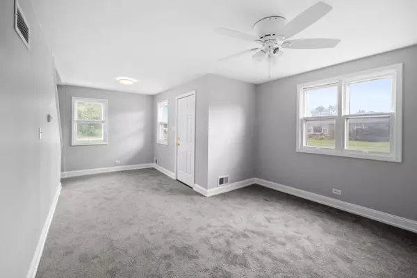 Steger, IL 60475,17 W 30th Place