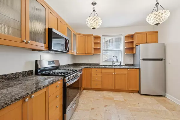 Chicago, IL 60660,5955 N Winthrop Avenue #1E