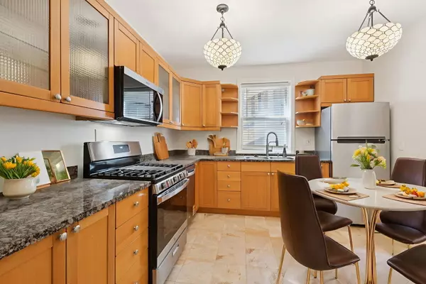 Chicago, IL 60660,5955 N Winthrop Avenue #1E