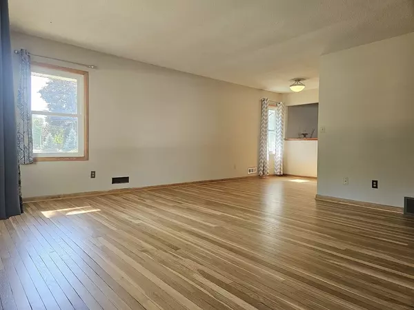 Dixon, IL 61021,1021 Mary Avenue