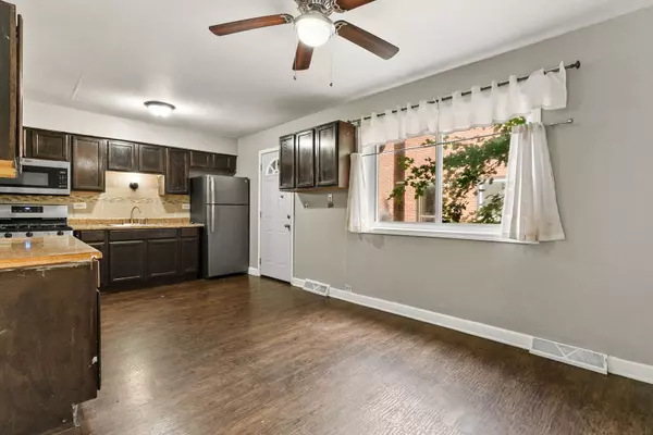 Villa Park, IL 60181,933 W North Avenue #A