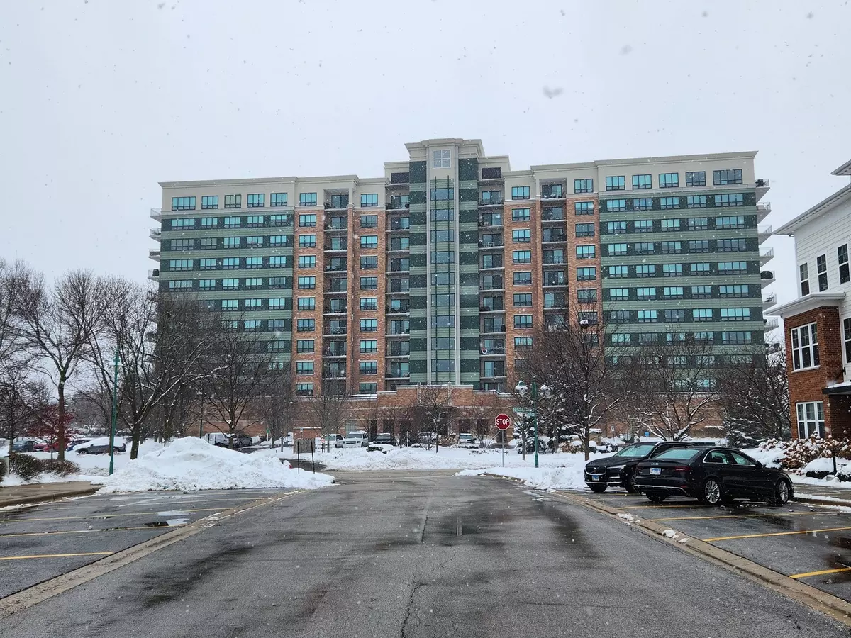 Woodridge, IL 60517,6420 Double Eagle Drive #403