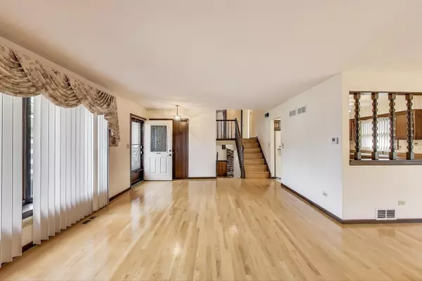 Mount Prospect, IL 60056,700 S Noah Terrace