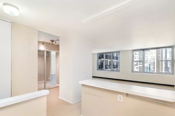 Chicago, IL 60601,400 E RANDOLPH Street #1604