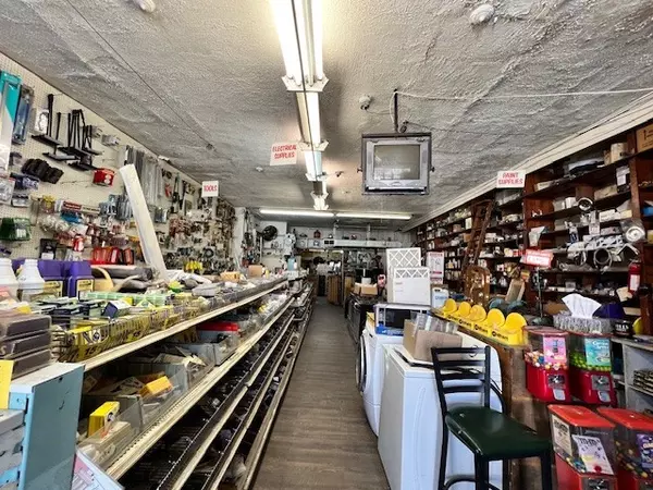 Chicago, IL 60639,5521 W North Avenue