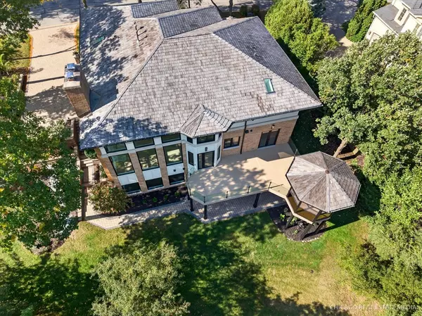 Burr Ridge, IL 60527,9427 Falling Waters Drive