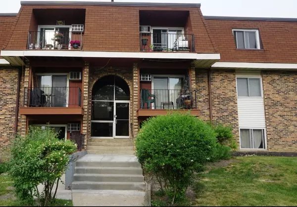 1195 Meadow Lane #114, Hoffman Estates, IL 60169