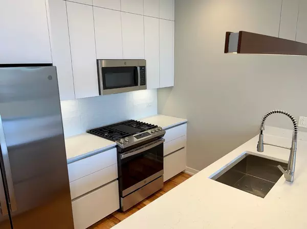Chicago, IL 60622,1028 N California Avenue #2