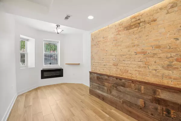 Chicago, IL 60624,3806 W Washington Boulevard #DG