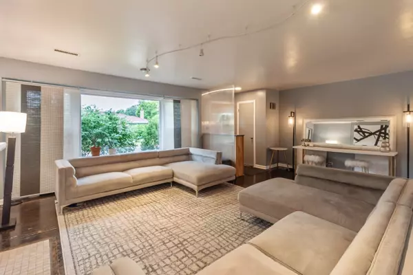 Skokie, IL 60077,5500 Harvard Terrace