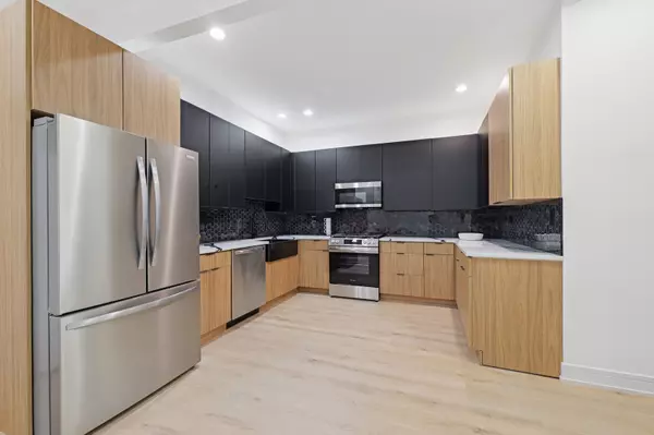 Chicago, IL 60637,6430 S Eberhart Avenue