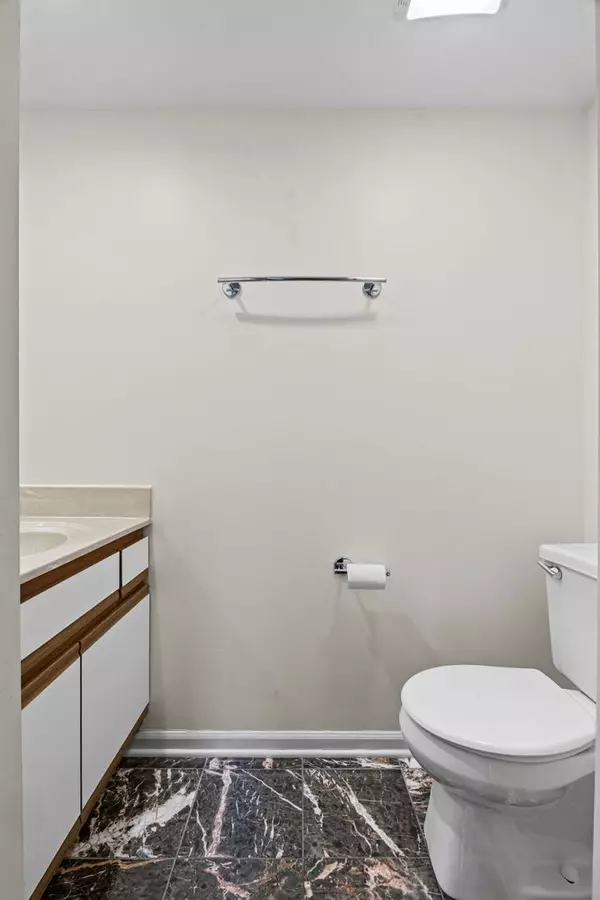 Glenview, IL 60026,1725 Pickwick Lane