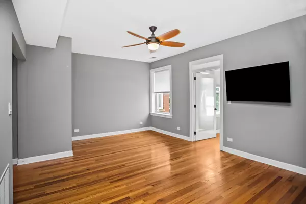 Evanston, IL 60201,1509 Maple Avenue #3