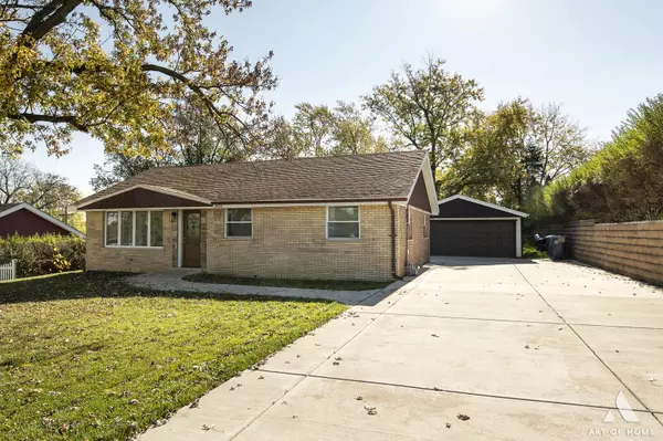 8111 W 92nd Place, Hickory Hills, IL 60457