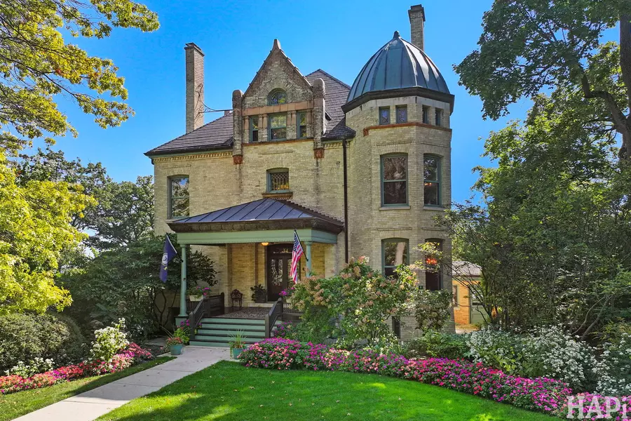 34 Logan Loop, Highland Park, IL 60035