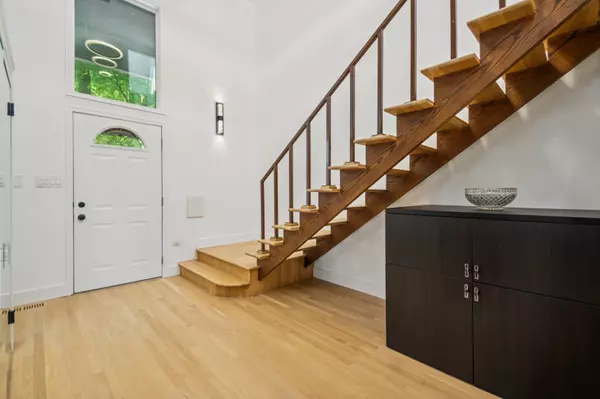 Chicago, IL 60646,6575 N Caldwell Avenue