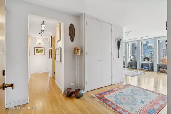 Chicago, IL 60610,1230 N State Parkway #27A